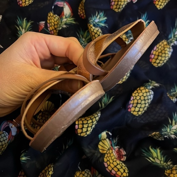 Brand New Adrienne Vittadini Metallic Gold & Tan Ankle Strap Gladiator Sandals - Picture 13 of 13